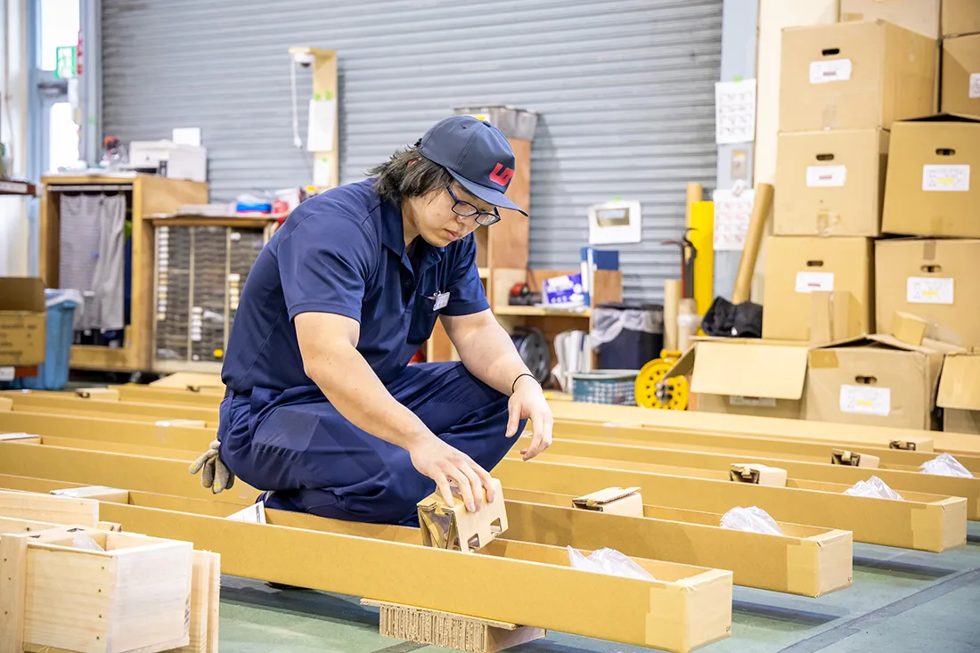 作業をする社員の様子